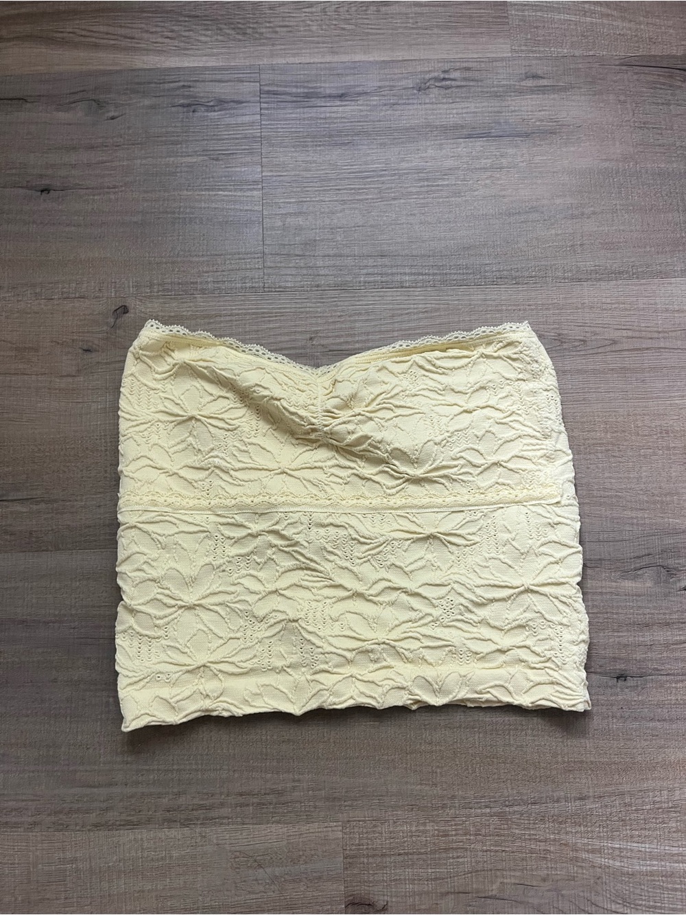 Lace Strapless Tube Top in Pale Yellow